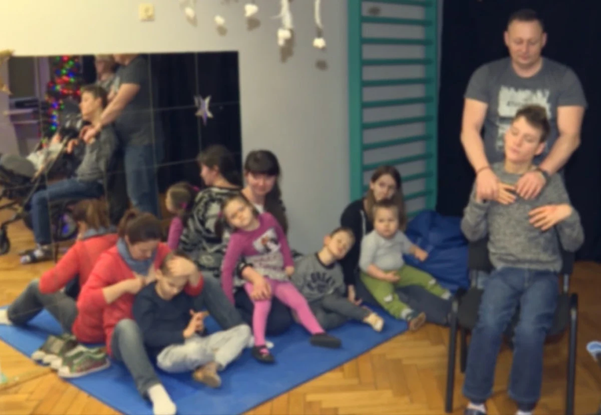 "Jest kłująca, jest pachnąca. Jest żywa! Dzieci będą mogły dotknąć, poczuć. Świąteczny klimat!" - tak o choinkach od RMF FM mówiła prezes Stowarzyszenia Rodziców i Przyjaciół Dzieci Niewidomych i Słabowidzących "Tęcza" Anna Witarzewska. Stowarzyszeniu podarowaliśmy 40 zielonych drzewek w nadziei, że umilą jego podopiecznym świąteczny czas.