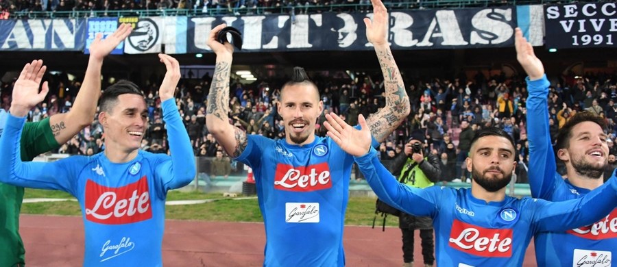 Piłkarze SSC Napoli (Piotr Zieliński i Arkadiusz Milik) pokonali Sampdorię Genua 3:2 w sobotnim meczu 18. kolejki włoskiej ekstraklasy i święta Bożego Narodzenia spędzą jak liderzy ligi włoskiej. Zwycięską bramkę strzelił Marek Hamsik, który w klasyfikacji strzelców wszechczasów klubu wyprzedził Diego Maradonę.