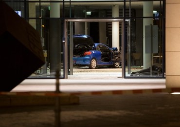 Auto staranowało wejście do centrali SPD w Berlinie