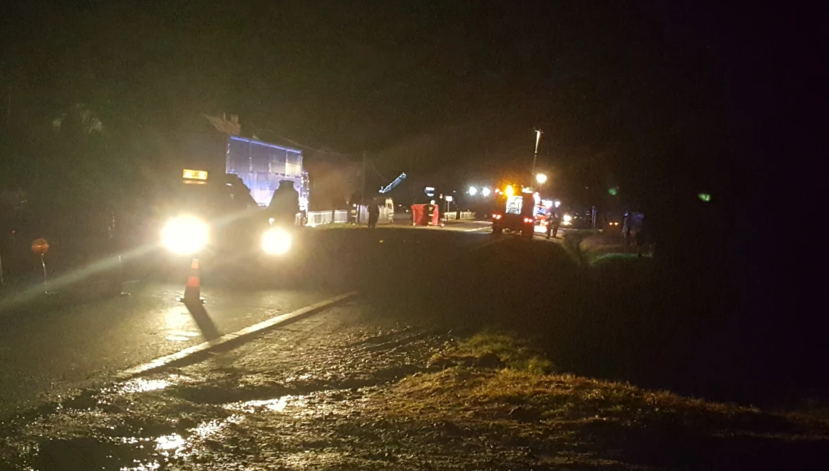 ​Tragiczny wypadek w Nowej Wsi w okolicach Nowego Sącza. Samochód osobowy wjechał tam w grupę pieszych na drodze krajowej nr 75. Nie żyją dwie osoby.