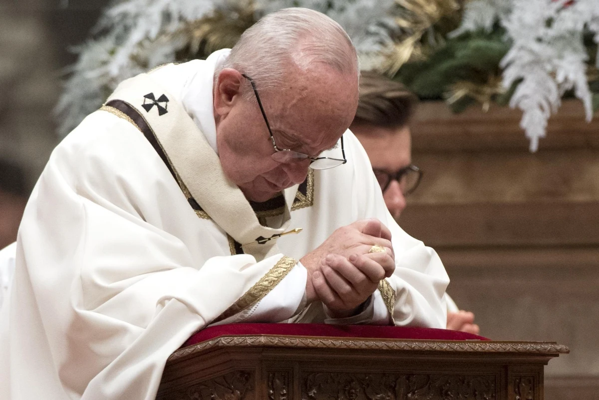 ​Papież Franciszek powiedział wiernym, że Jezus jest “pośrednikiem", który sprawia, że ludzie jednają się nie tylko z Bogiem, ale i między sobą. Jezus, dodał, jest "źródłem miłości, która otwiera na jedność z braćmi usuwając konflikty i niechęci".