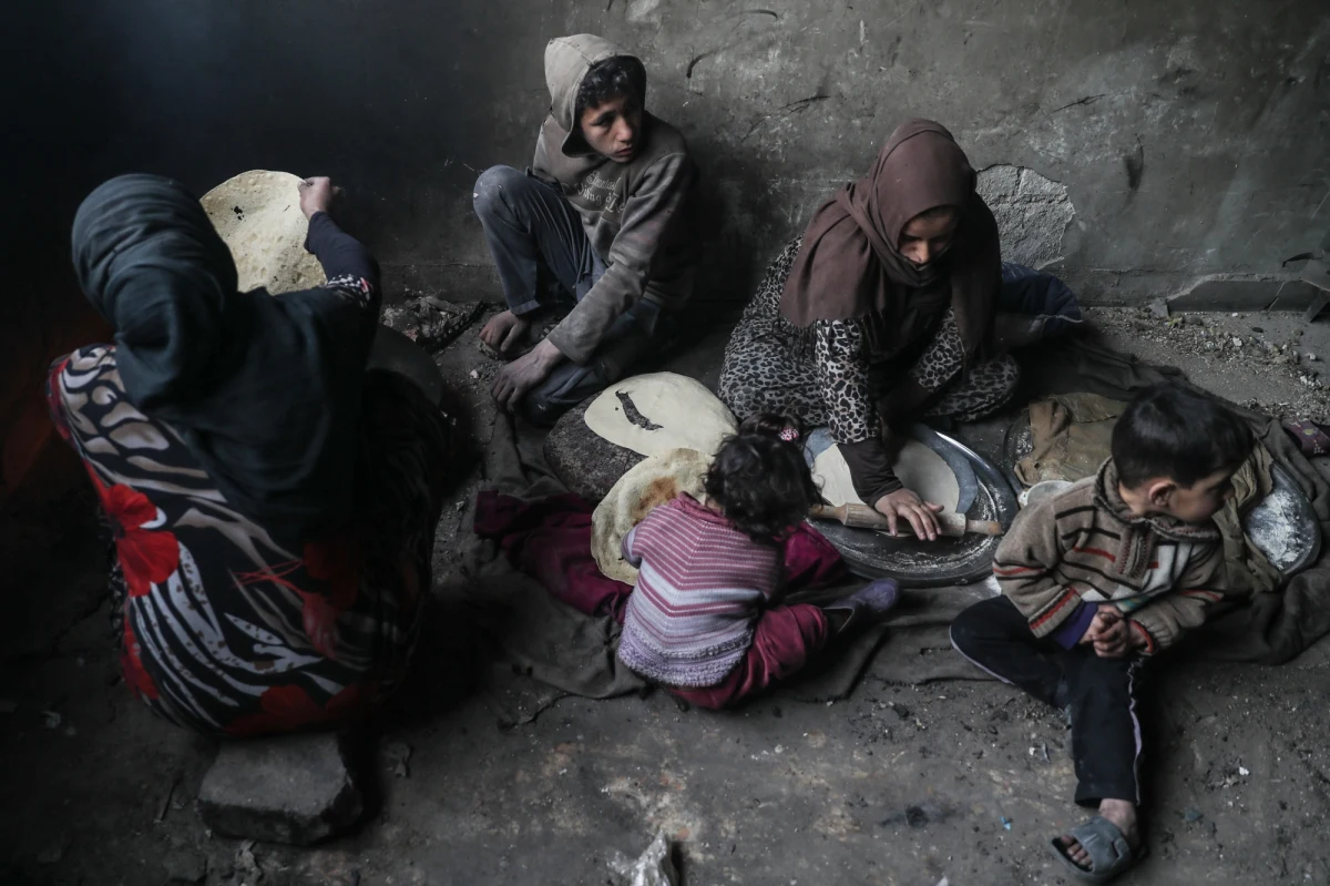 ​Międzynarodowy Czerwony Krzyż (MCK) rozpoczął w środę nad ranem ewakuację chorych z oblężonej przez siły rządowe enklawy rebeliantów Wschodnia Ghuta, niedaleko Damaszku. Sytuacja ok. 400 tys. cywilów zamkniętych w enklawie jest dramatyczna.