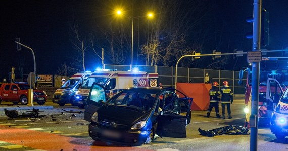 42 ofiary śmiertelne i 447 rannych w 373 wypadkach - to tragiczny bilans ostatnich pięciu dni na polskich drogach. Ponadto, od przedświątecznego piątku do drugiego dnia Świąt, policjanci zatrzymali 883 nietrzeźwych kierowców. To lepsze statystyki niż przed rokiem.