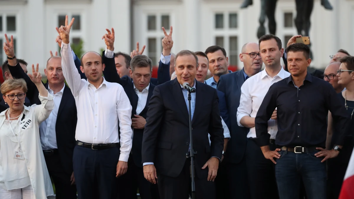 Atak na Polskę zamówiła opozycja - przekonuje w wywiadzie dla "Sieci" europoseł Jacek Saryusz-Wolski. Według niego, gdyby nie donosy i błagania "totalnej opozycji", "gdyby nie Donald Tusk, to (…) żadnej akcji przeciw Polsce by nie było".