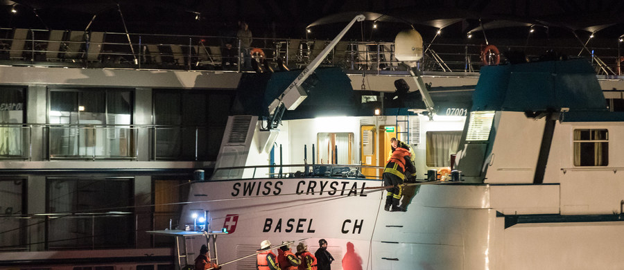 27 osób zostało rannych, po tym jak statek pasażerski ze 129 osobami na pokładzie uderzył w filar mostu nad Renem na autostradzie A42 pod Duisburgiem na zachodzie Niemiec - poinformowała w środę policja. Do wypadku doszło we wtorek ok. godz. 20.45. 