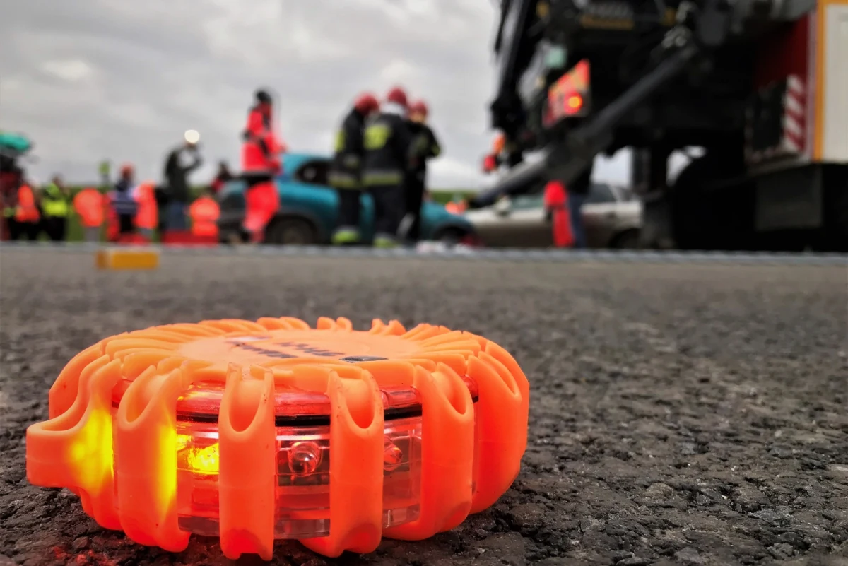 Trudne warunki drogowe dają się we znaki kierowcom w południowej części Polski. Ślisko o poranku jest na drogach Śląska i Małopolski. Sytuację utrudnia także gęsta mgła. 