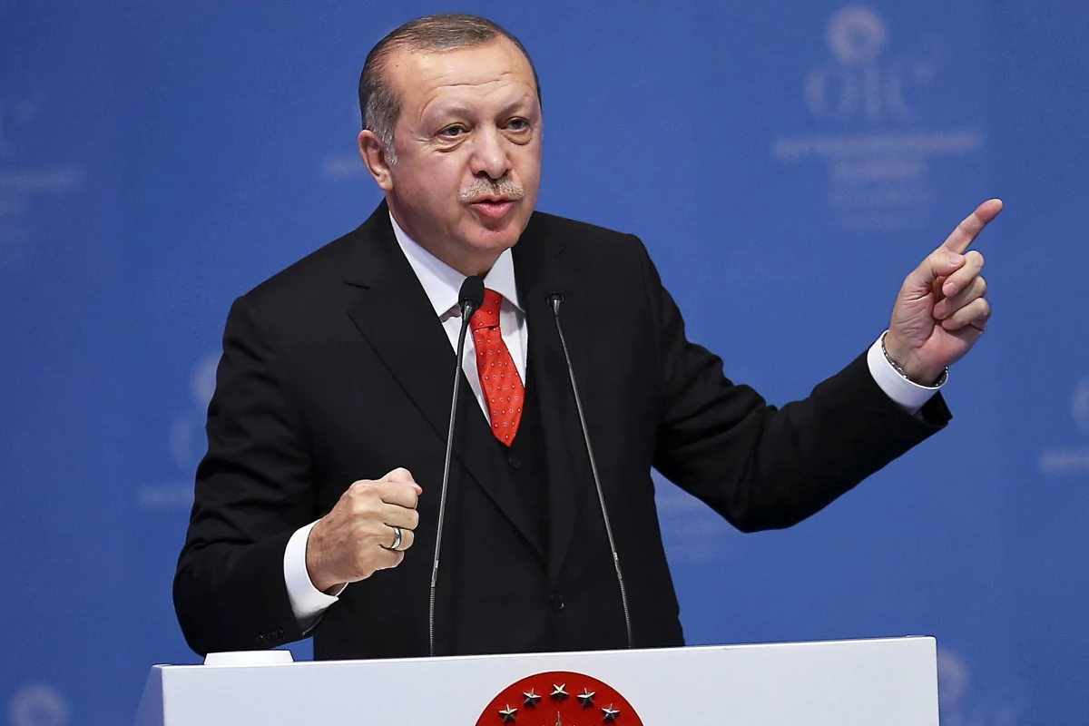 Turecka policja zatrzymała 54 pracowników Uniwersytetu Fatih w Stambule. Uczelnia została zlikwidowana przez władze rok temu po udaremnieniu zamachu wojskowego. Policja ma nakazy aresztowania dla łącznie 171 wykładowców i innych pracowników uniwersytetu.