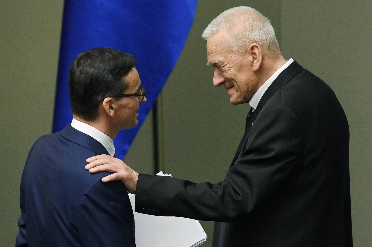 ​Rząd Morawieckiego powinien uruchomić korytarze humanitarne i zaproponować uchodźcom naszą kulturę - powiedział w czwartkowej "Rzeczpospolitej" Kornel Morawiecki, lider partii Wolni i Solidarni, ojciec premiera Mateusza Morawieckiego.