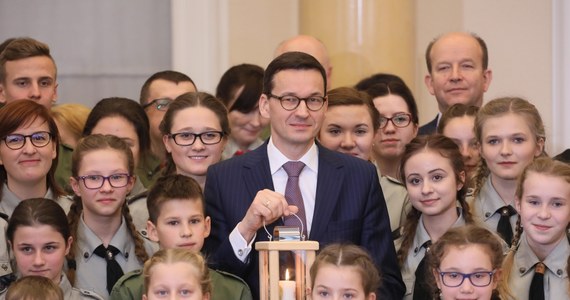 Jednogłośnie przyjętą uchwałą Senat RP ustanowił rok 2018 Rokiem Harcerstwa i wyraził w niej uznanie dla zasług polskiego skautingu oraz jego znaczącej roli w wychowaniu kolejnych młodych pokoleń rodaków tworzących podwaliny pod nowoczesne społeczeństwo, odbudowujących Ojczyznę po obu wojnach światowych, zawsze chętnie niosących pomoc potrzebującym.