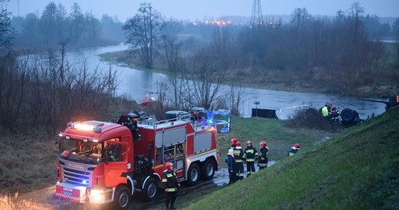 W Pile kierujący ciężarówką zjechał z mostu do rzeki Gwda. Kierowca pojazdu zginął.