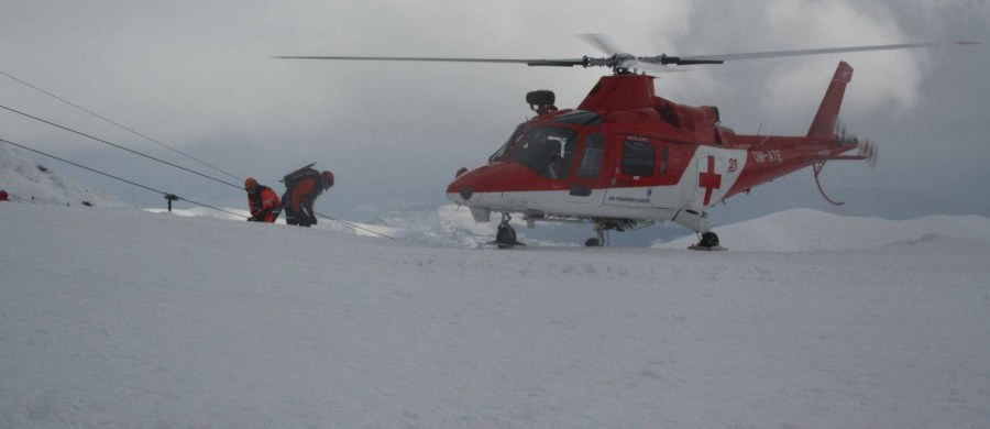 W poniedziałek i wtorek odnotowano w Tatrach Wysokich na Słowacji łącznie 85 interwencji, czyli trzy razy więcej niż w Boże Narodzenie trzy lata wcześniej. Cztery osoby straciły życie, co zwiększyło do 28 liczbę tegorocznych śmiertelnych ofiar Tatr Słowackich. 