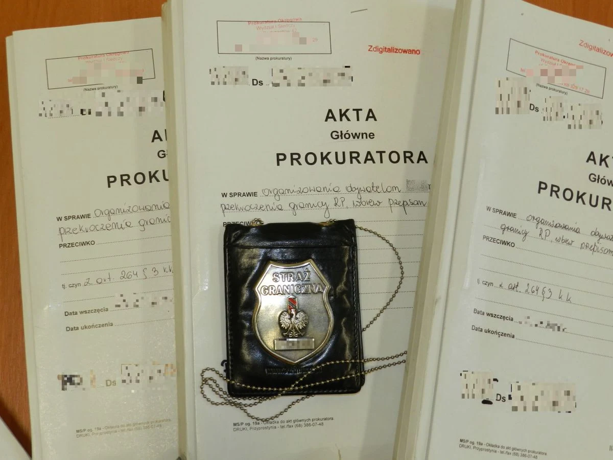 Do Sądu Okręgowego w Gorzowie Wielkopolskim trafił akt oskarżenia przeciwko członkom zorganizowanej grupy przestępczej, zajmującej się organizowaniem przerzutu cudzoziemców z Polski do krajów Europy Zachodniej oraz praniem brudnych pieniędzy. Oskarżeni to obywatel Polski oraz dwaj obywatele Rosji narodowości czeczeńskiej. Grozi im do 8 lat więzienia.