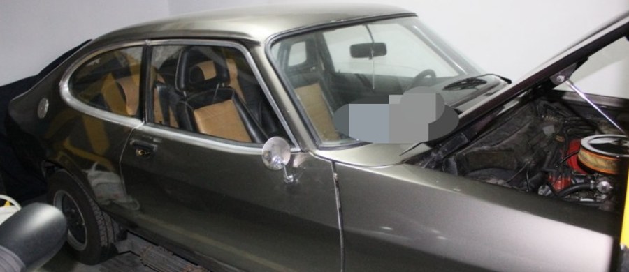 Do 10 lat więzienia grozi 28-latkowi, który chciał ukraść zabytkowe auto z podziemnego garażu w Piasecznie. Mężczyzna został spłoszony przez świadka. Policjanci nie mieli problemów z zatrzymaniem go, bo… na miejscu zostawił swój portfel z dowodem osobistym. 