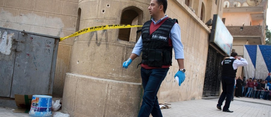 10 osób zginęło w ataku na kościół koptyjski na południowych przedmieściach Kairu - poinformował resort zdrowia Egiptu. Wśród zabitych jest trzech funkcjonariuszy sił bezpieczeństwa oraz napastnik, którego zastrzeliła policja.