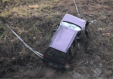 Podkarpacie: Z Wisłoka wydobyto auto. Wewnątrz były ciała