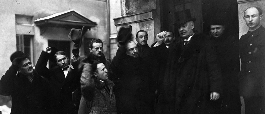 30 grudnia 1922 r. Sąd Okręgowy w Warszawie skazał na karę śmierci Eligiusza Niewiadomskego, malarza ideowo związanego z endecją. Dwa tygodnie wcześniej zastrzelił on w warszawskiej Zachęcie prezydenta Gabriela Narutowicza.