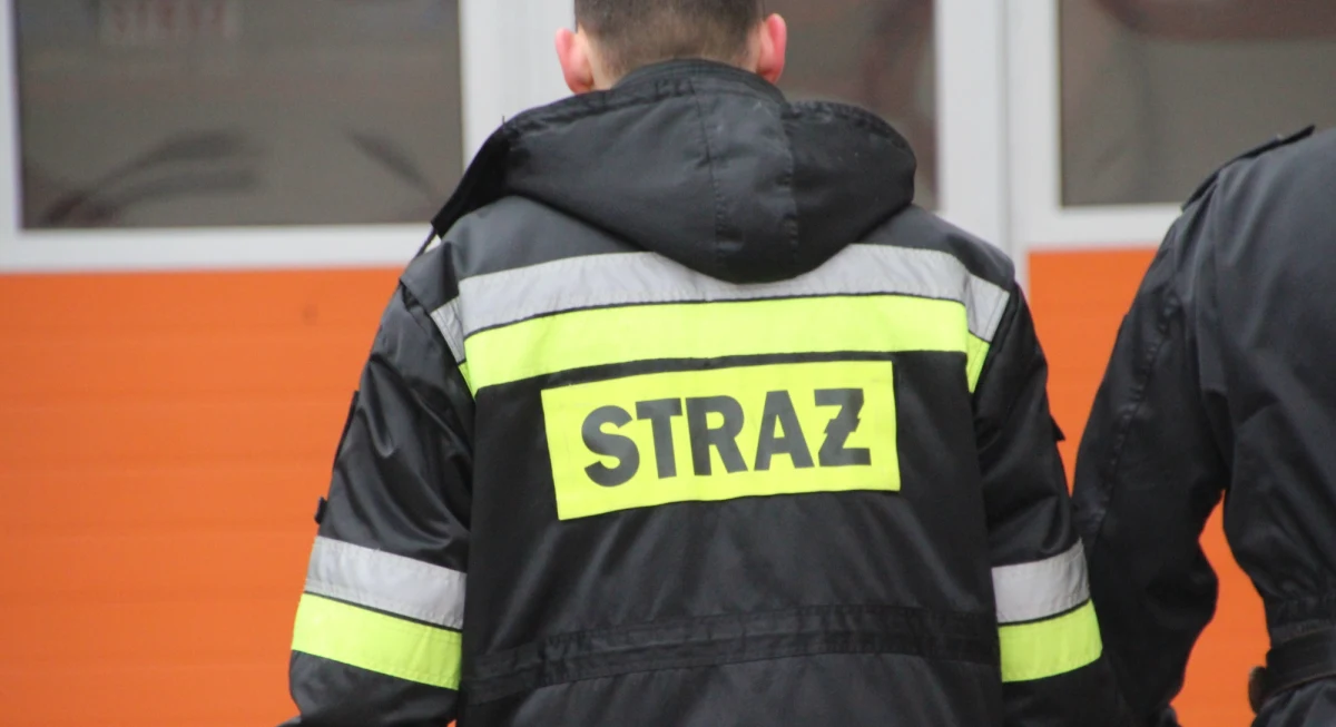 Trwa dogaszanie pasażu handlowego przy ulicy Moniuszki w Żarach. Informację o tym zdarzeniu dostaliśmy na Gorącą Linię RMF FM. 