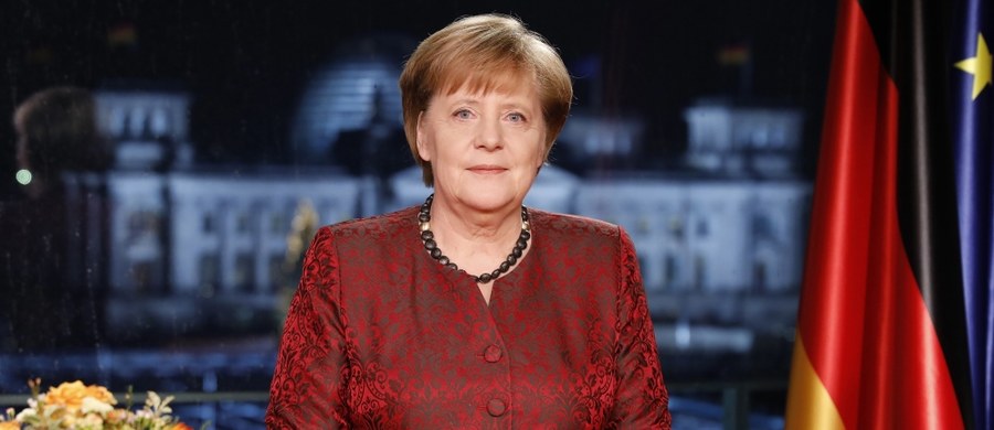 Kanclerz Niemiec Angela Merkel zapowiedziała w orędziu noworocznym szybkie utworzenie stabilnego rządu oraz zreformowanie razem z Francją UE. Biuro prasowe udostępniło tekst wystąpienia szefowej rządu przed jego emisją.