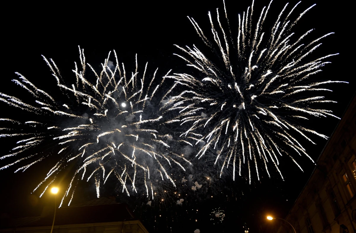 Północ wybiła, stary rok - pożegnany. Korki od szampana wystrzeliły, fajerwerki rozbłysły na niebie. W ten sposób przywitaliśmy Nowy Rok 2018!