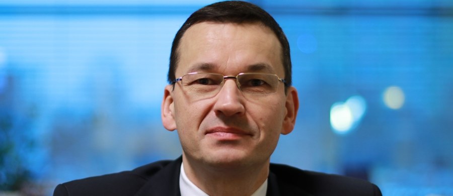 "Każdy nowy rok przynosi nadzieję" - napisał na Twitterze premier Mateusz Morawiecki. Złożył też Polakom życzenia wspaniałego 2018 roku. 