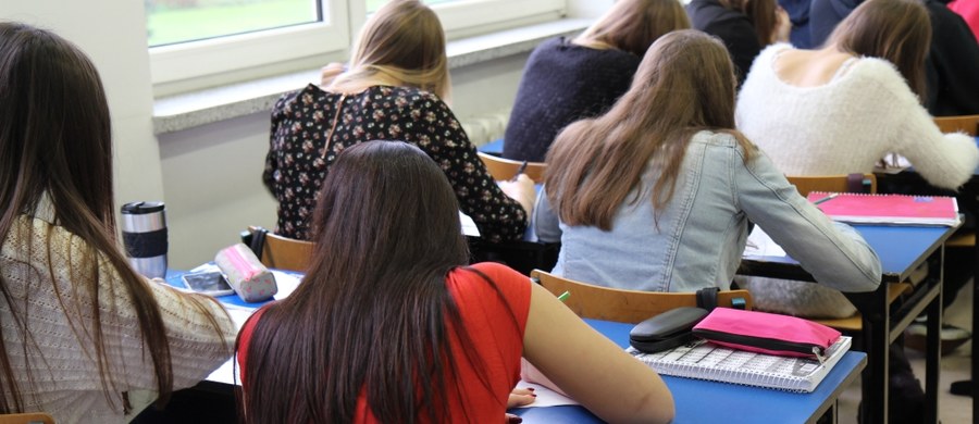 Kolejne, drobne ewolucyjne zmiany w szkołach podstawowych i średnich i możliwa rewolucja na uczelniach. Tak będzie wyglądał rok 2018 w edukacji i szkolnictwie wyższym przewiduje reporter RMF FM.