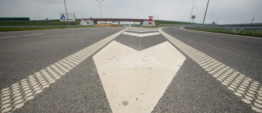 2 stycznia zmienią się stawki za przejazd płatnymi odcinkami A2 między Nowym Tomyślem a Koninem (Wielkopolskie). Samochody osobowe i motocykle zapłacą za przejazd 60 zł, czyli o 3 zł więcej niż dotąd. Koszt przejazdu odcinkiem autostrady A2 Świecko - Nowy Tomyśl pozostanie bez zmian.