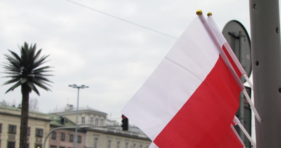 Rozpoczęty właśnie 2018 rok będzie przebiegał w Polsce pod znakiem świętowania 100-lecia odzyskania przez naszą Ojczyznę niepodległości po 123 latach zaborów. Warto więc przypomnieć o kilku nadal czekających na doprowadzenie do końca kwestiach, bez których te obchody byłyby nieco kulawe, podobnie jak quasi suwerenność, którą wypracowano w 1989 roku przy Okrągłym Stole.
