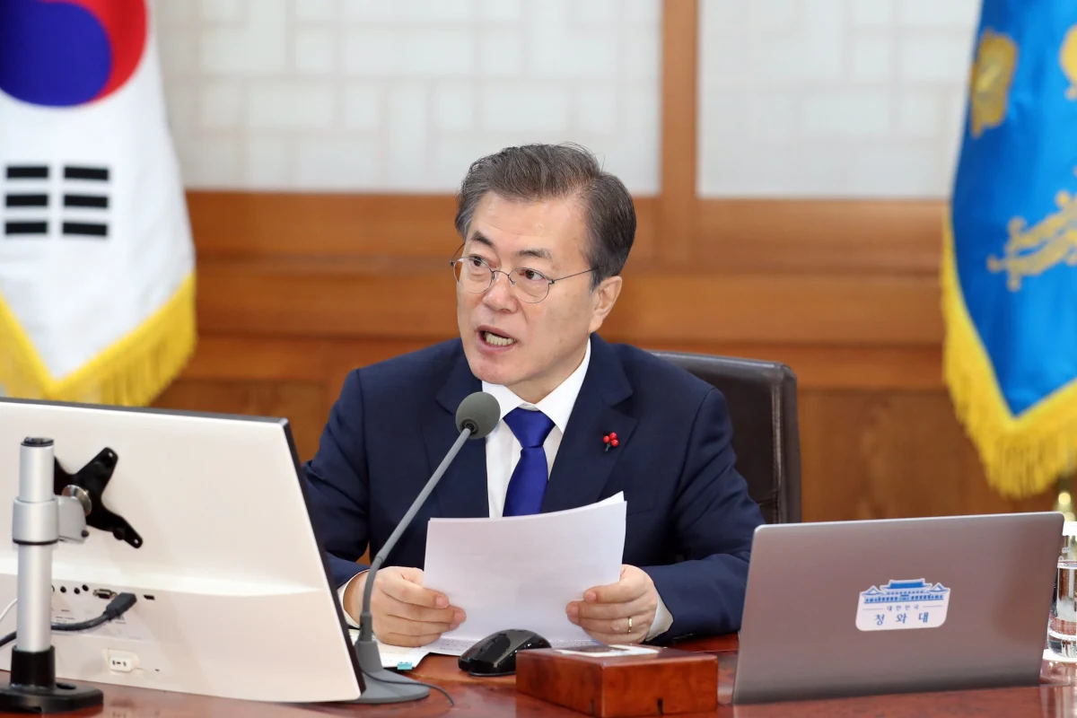 ​Prezydent Korei Płd. Mun Dze In powiedział, że poprawa relacji między jego krajem a Koreą Płn. zależy od rozwiązania kwestii programu nuklearnego Pjongjangu. Dzień wcześniej lider Korei Płn. Kim Dzong Un zadeklarował "otwartość na dialog" z Seulem. Przywódca reżimu w Pjongjangu powiedział też, że rozważy udział północnokoreańskich sportowców w zimowych igrzyskach olimpijskich w Pjongczangu w Korei Południowej.