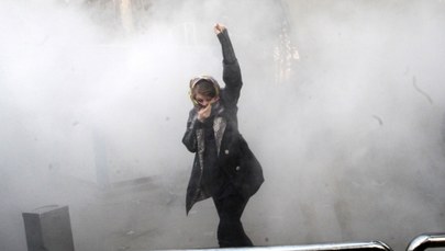 Irańska telewizja: Podczas nocnych demonstracji zginęło 9 osób