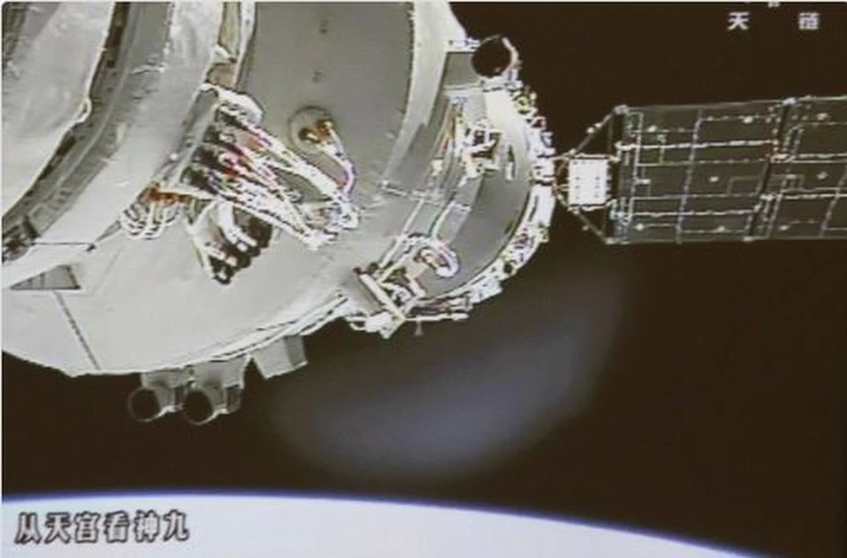 Chińska stacja kosmiczna Tiangong-1 pozostaje bez kontroli już od dłuższego czasu i miała rozbić się o powierzchnię Ziemi w 2017 roku. Nowa prognoza mówi o marcu 2018 roku – pisze dziennik "New York Post".