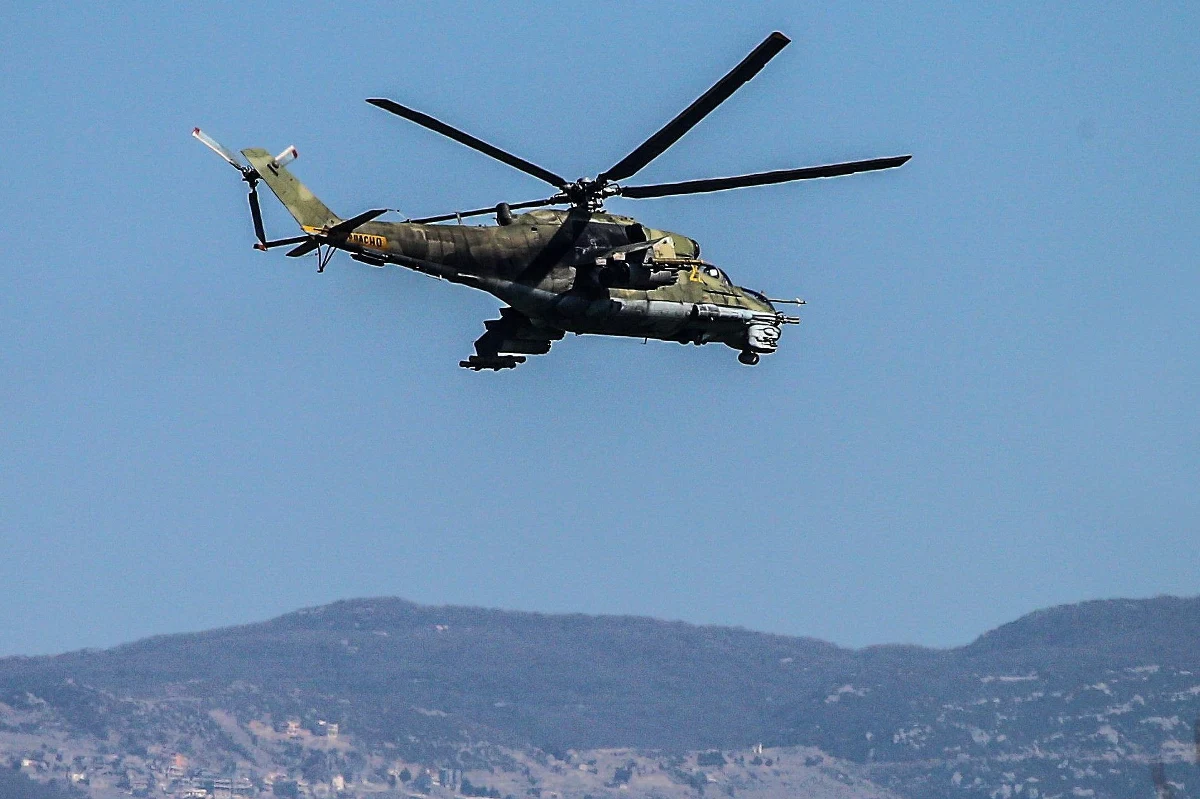 ​Rosyjski śmigłowiec bojowy Mi-24 rozbił się w niedzielę w Syrii wskutek usterki technicznej, a dwaj z członków jego załogi zginęli - poinformowało w środę ministerstwo obrony Rosji.
