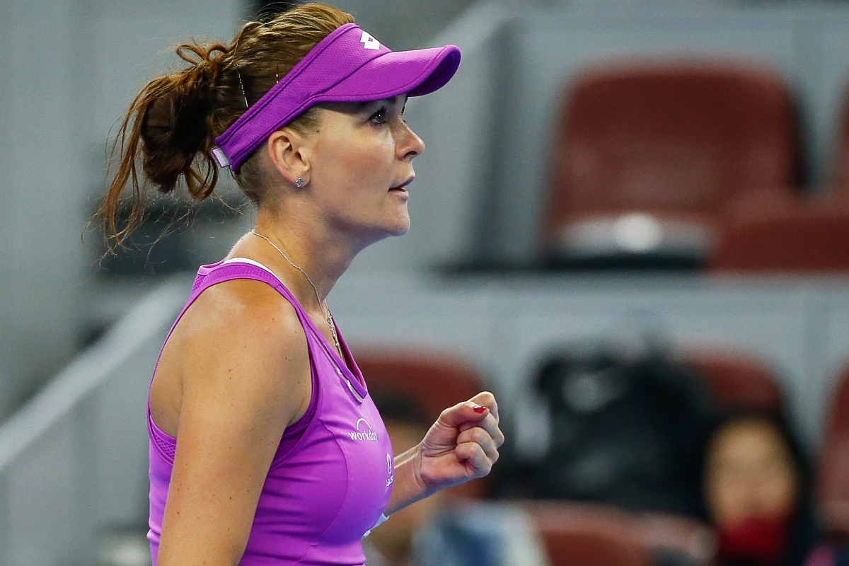 Agnieszka Radwańska awansowała do ćwierćfinału turnieju WTA na twardych kortach w Auckland (pula nagród 226 750 dol.). Rozstawiona z "czwórką" tenisistka pokonała Amerykankę Taylor Townsend 6:3, 7:5.