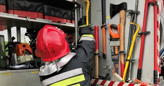 ​Dwa ciała znaleziono w mieszkaniu w Policach w Zachodniopomorskiem. Strażacy wykryli w powietrzu niewielkie stężenie tlenku węgla.