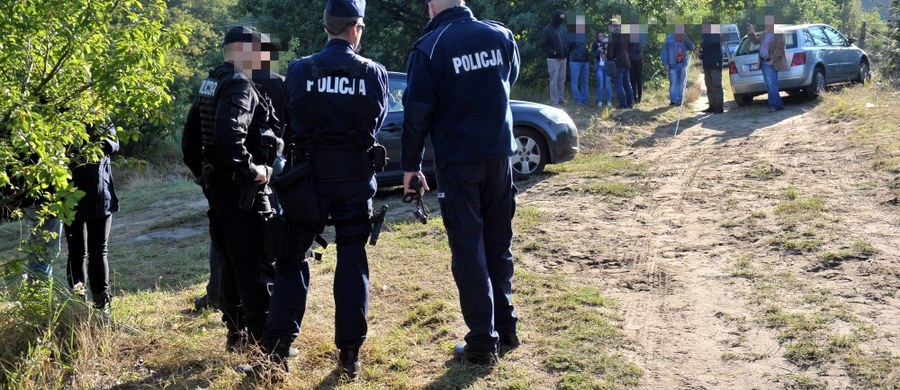 Policjant, który półtora roku temu zastrzelił w Szczecinie kierowcę stanie przed sądem. Odpowie za nieuzasadnione użycie broni i nieumyślne spowodowanie śmierci mężczyzny, który nie zatrzymał się do policyjnej kontroli. Prokuratura Okręgowa w Szczecinie zakończyła śledztwo w tej sprawie. 