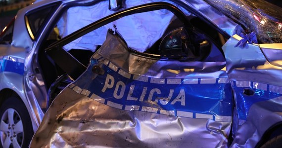 "To był wypadek" - po czterech miesiącach postępowania prokuratura w ten sposób zakwalifikowała zderzenie radiowozu z kolumny sekretarza generalnego NATO Jensa Stoltenberga z dostawczym samochodem na warszawskiej Ochocie. Ranne zostały cztery osoby - kierowca furgonetki, dwaj policjanci z radiowozu i uderzona przez ich samochód na pasach kobieta. 