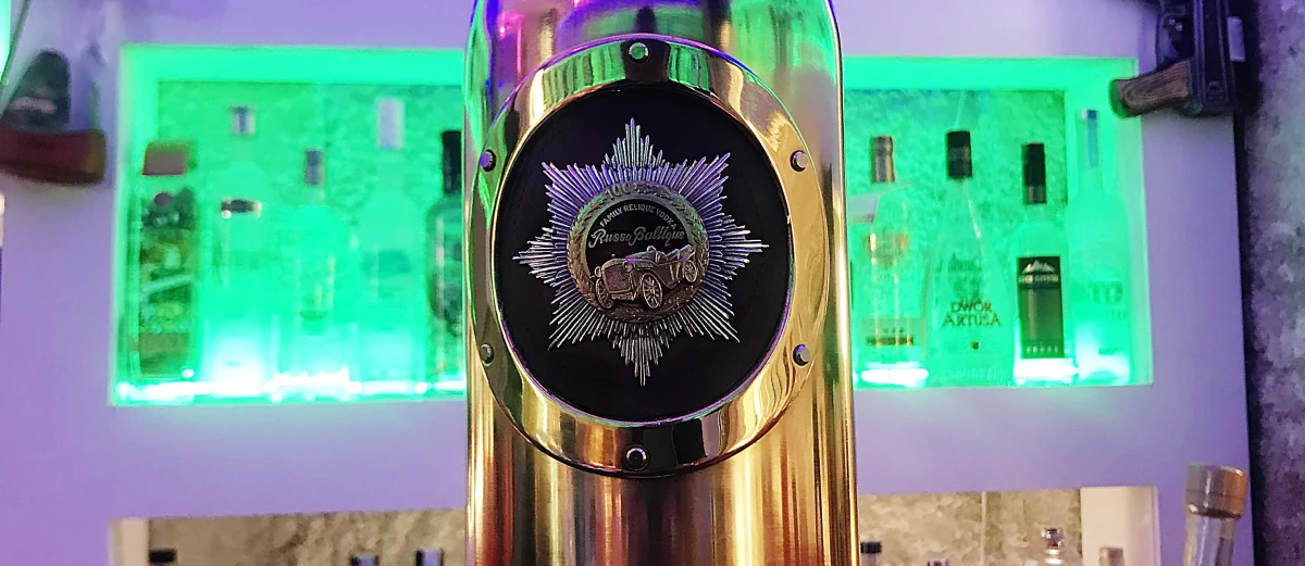 ​Policja w Kopenhadze prowadzi śledztwo w sprawie kradzieży najdroższej butelki wódki na świecie. Jak informują media, butelka Russo-Baltique wyceniana jest na 1,3 mln dolarów, czyli 4,5 mln zł.