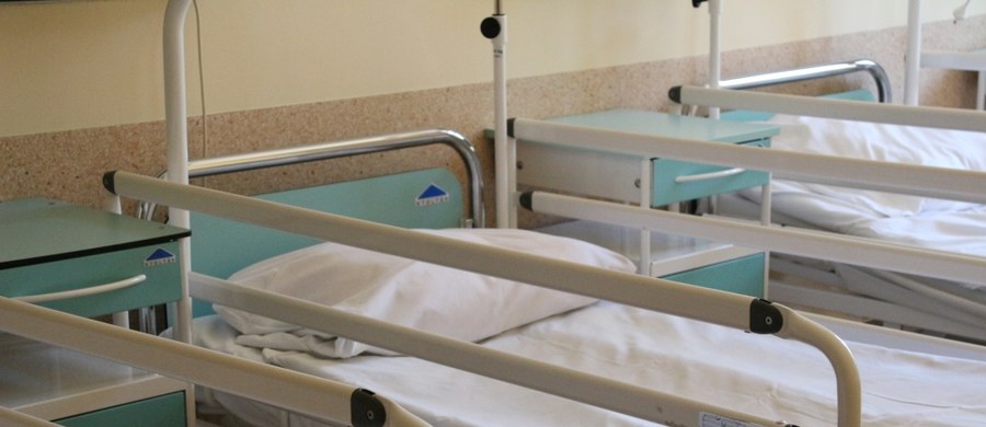 Uniwersytecki Dziecięcy Szpital Kliniczny w Białymstoku przekłada wszystkie planowe zabiegi, które nie zagrażają życiu. Na 138 lekarzy tylko dziesięciu może pracować powyżej 48 godzin w tygodniu. Klauzule opt-out wypowiedziały tam ostatnio 34 osoby. Pozostali nie mieli ich wcześniej podpisanych.