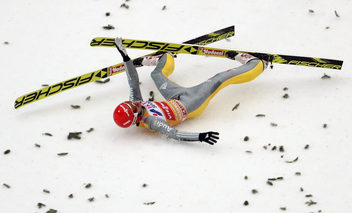 Fatalnie zakończył się dla Richarda Freitaga start w trzecim konkursie Turnieju Czterech Skoczni - w Innsbrucku. W pierwszej serii zawodów Niemiec skoczył aż 130 m, ale przy lądowaniu zaliczył groźnie wyglądający upadek. Został sklasyfikowany na 22. pozycji, ale ostatecznie wycofał się z rywalizacji w finale.