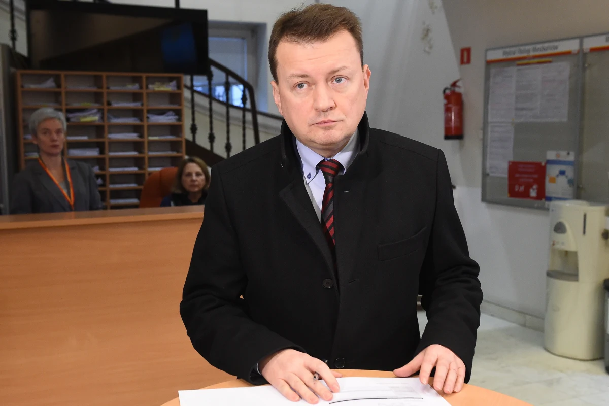 Zbigniew Raczak jest w dyspozycji komendanta wojewódzkiego. Nie jest już komendantem miejskim. Trwa także postępowanie administracyjne zmierzające do wydalenia go ze służby. Policja potwierdza dotychczasowe ustalenia, według których był nietrzeźwy. Nie zbadano go jednak alkomatem - informuje dziennikarz RMF FM Bartłomiej Paulus. Jak informuje dziennikarz RMF FM Krzysztof Zasada, w sprawie obecnie są prowadzone dwie kontrole - jedna z komendy wojewódzkiej, druga - z komendy głównej. 