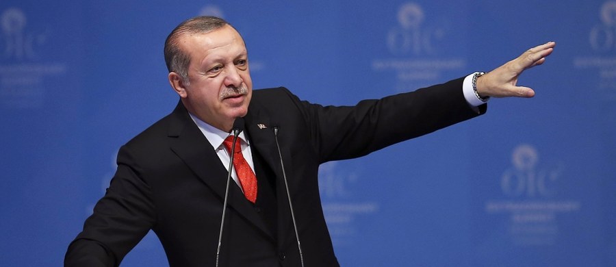Prezydent Turcji Recep Tayyip Erdogan ostrzegł, że dwustronne porozumienia prawne między jego krajem a USA "tracą ważność". Zareagował w ten sposób na skazanie przez sąd w USA tureckiego bankiera, oskarżonego o pomaganie Iranowi w omijaniu sankcji.