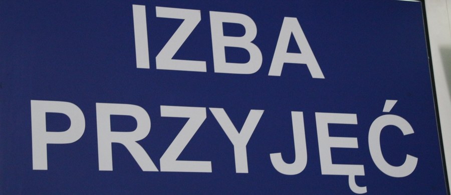 Mieszkańcy północnej części województwa opolskiego pozostali bez dostępu do specjalistycznej opieki internistycznej. Szpitale w Kluczborku oraz w Oleśnie tymczasowo zamknęły oddziały wewnętrzne. Lekarze nie porozumieli się z dyrekcją w sprawie podwyżek.