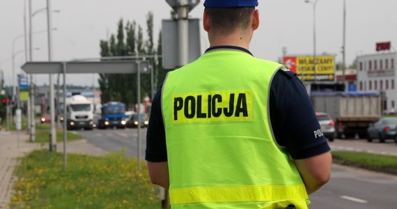 Małopolska policja szuka kierowcy czarnego Volkswagena Passata, który w czwartek po godz. 16:00 zachowywał się agresywnie na autostradzie A4 w pobliżu Węzła Wielickiego w kierunku Rzeszowa. 