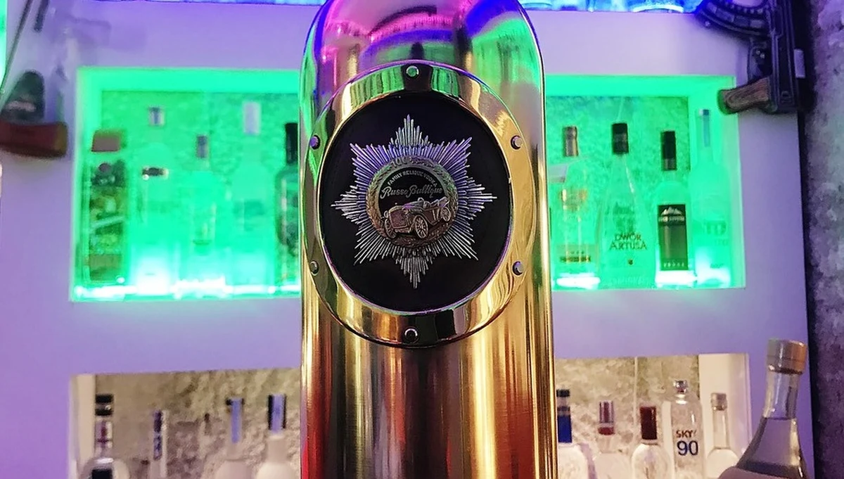 ​Policja w Kopenhadze znalazła butelkę wódki wartą 1,3 mln dolarów, która została skradziona z duńskiego baru - poinformowali funkcjonariusze. Właściciel lokalu przyznał, że butelka została znaleziona pusta.