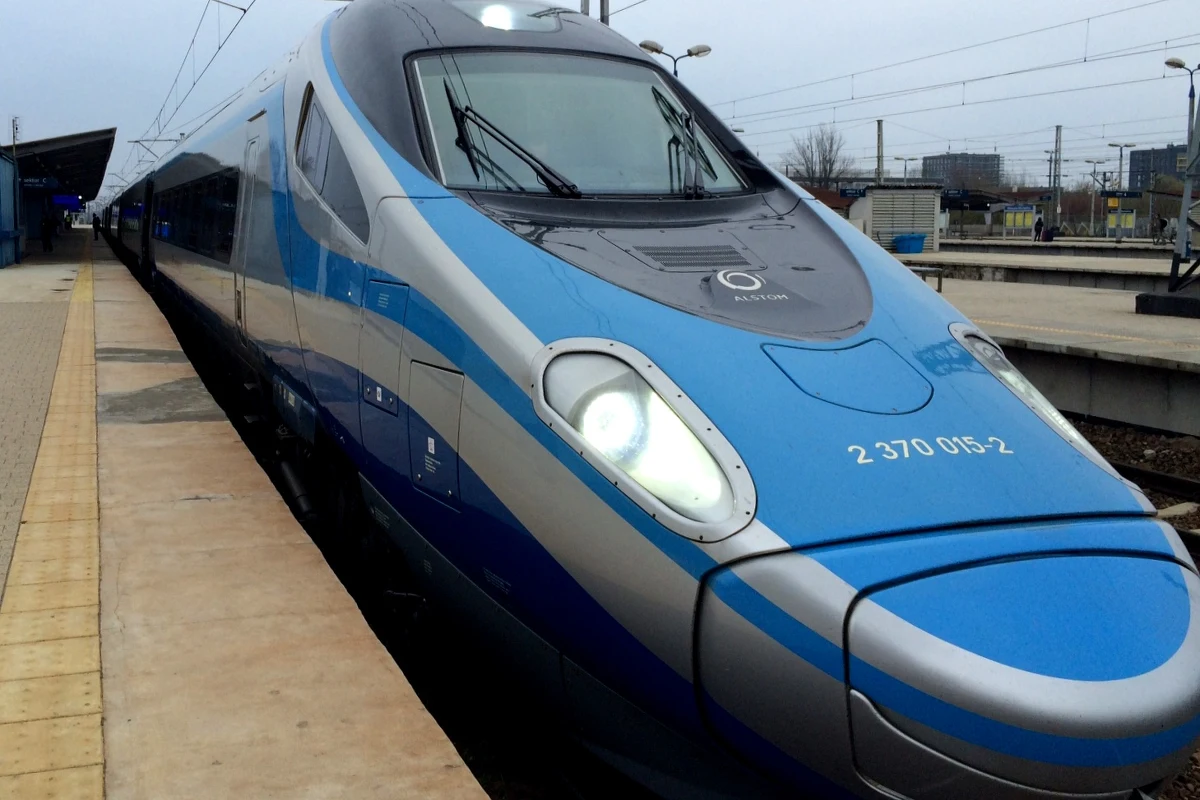 ​PKP Intercity bliskie jest rozpoczęcia montażu WiFi w składach Pendolino. Urządzenia będą instalowane w miarę jak pociągi będą przechodziły okresowe przeglądy - poinformował Krzysztof Mamiński, prezes zarządu PKP S.A.