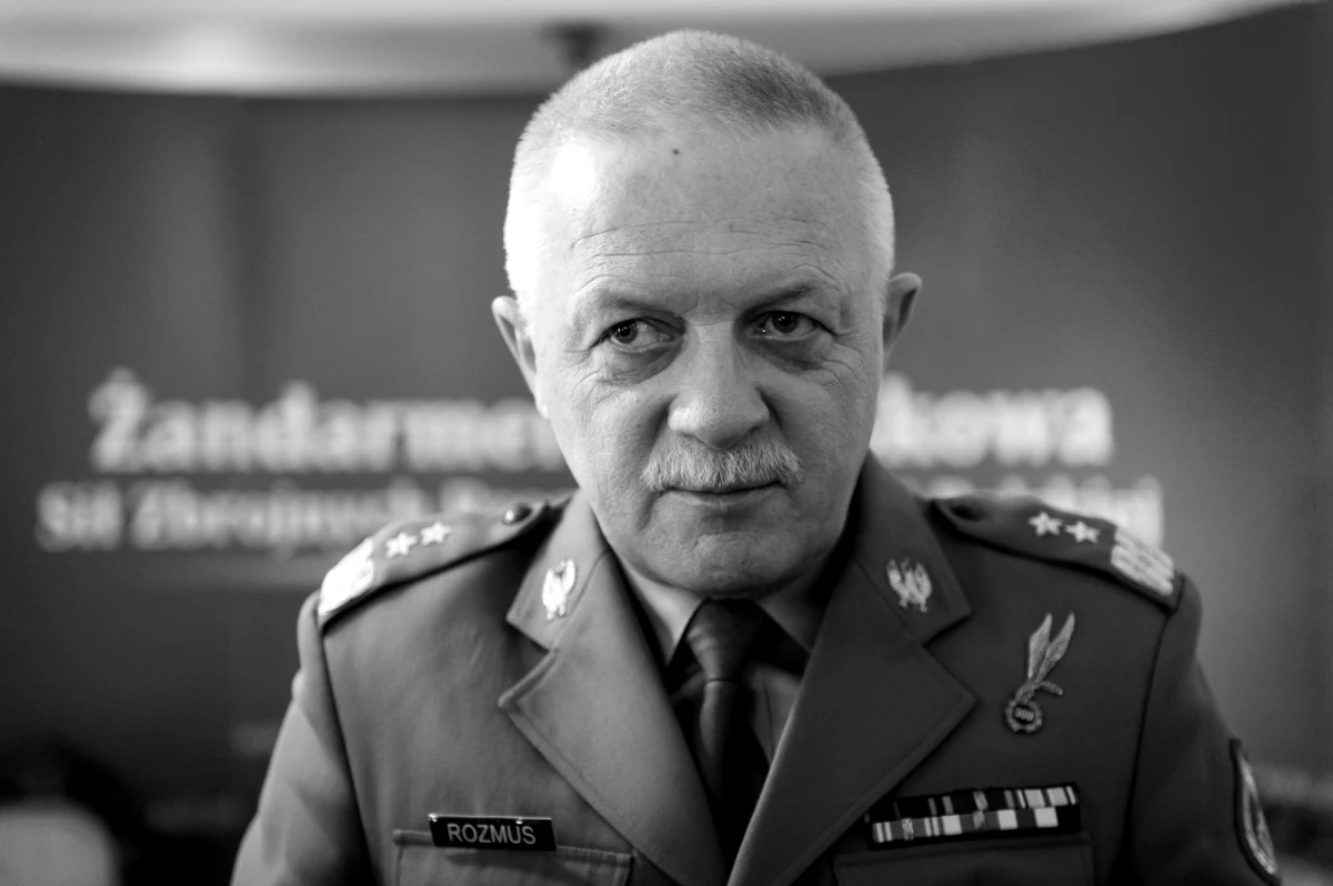 ​Nie żyje Mirosław Rozmus, były dowódca 21. Brygady Strzelców Podhalańskich i komendant główny Żandarmerii Wojskowej. O jego śmierci poinformowały w piątek lokalne media i Instytut Studiów Międzynarodowych Wydziału Nauk Społecznych Uniwersytetu Wrocławskiego, gdzie Rozmus wykładał.