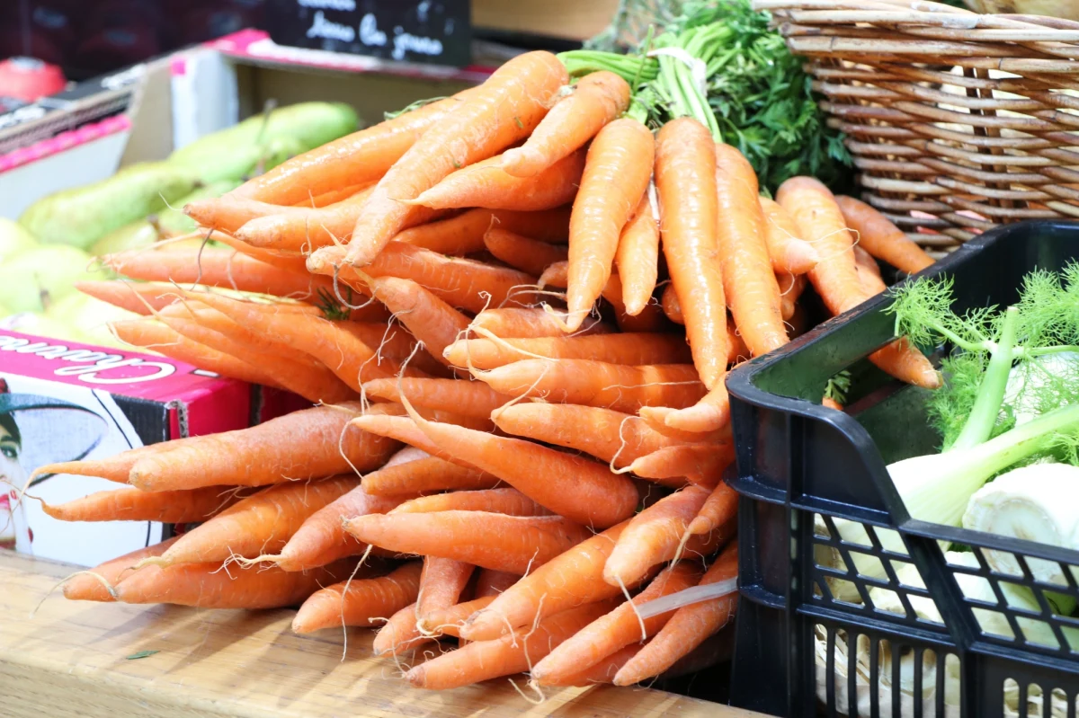 Nieuczciwa kucharka rezygnuje z pracy. Brytyjka, która wstrzykiwała produkty mięsne do przyrządzanych przez siebie wegańskich dań, już nie jest kucharką. Po ujawnieniu swojego „hobby” na Facebooku Laura Goodman otrzymała listy z pogróżkami. Niektórzy autorzy, zdumieni jej nietycznym postępowaniem, grozili jej nawet śmiercią. 