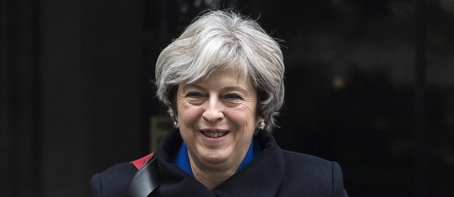 Sobotnie wydania brytyjskich gazet spekulują o zmianach na stanowiskach ministerialnych w ramach spodziewanej w najbliższych dniach rekonstrukcji rządu Theresy May. Twierdzą, że decyzje w tej sprawie mogą zostać podjęte już w najbliższy poniedziałek.