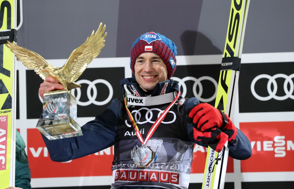 ​Kamil Stoch po raz 26. w karierze wygrał indywidualny konkurs Pucharu Świata w skokach narciarskich. W sobotę triumfował w czwartych zawodach Turnieju Czterech Skoczni w austriackim Bischofshofen i jednocześnie wygrał całą rywalizację z kompletem zwycięstw. Tym samym powtórzył osiągnięcie Svena Hannawalda z 2002 roku.