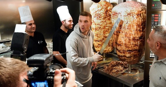 Niemiecki piłkarz Lukas Podolski został współwłaścicielem restauracji specjalizującej się w kuchni... tureckiej. Urodzony w Gliwicach zawodnik otworzył ją w Kolonii, w której spędził większość kariery.