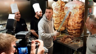 Tysiąc gości przyszło skosztować kebabów Lukasa Podolskiego